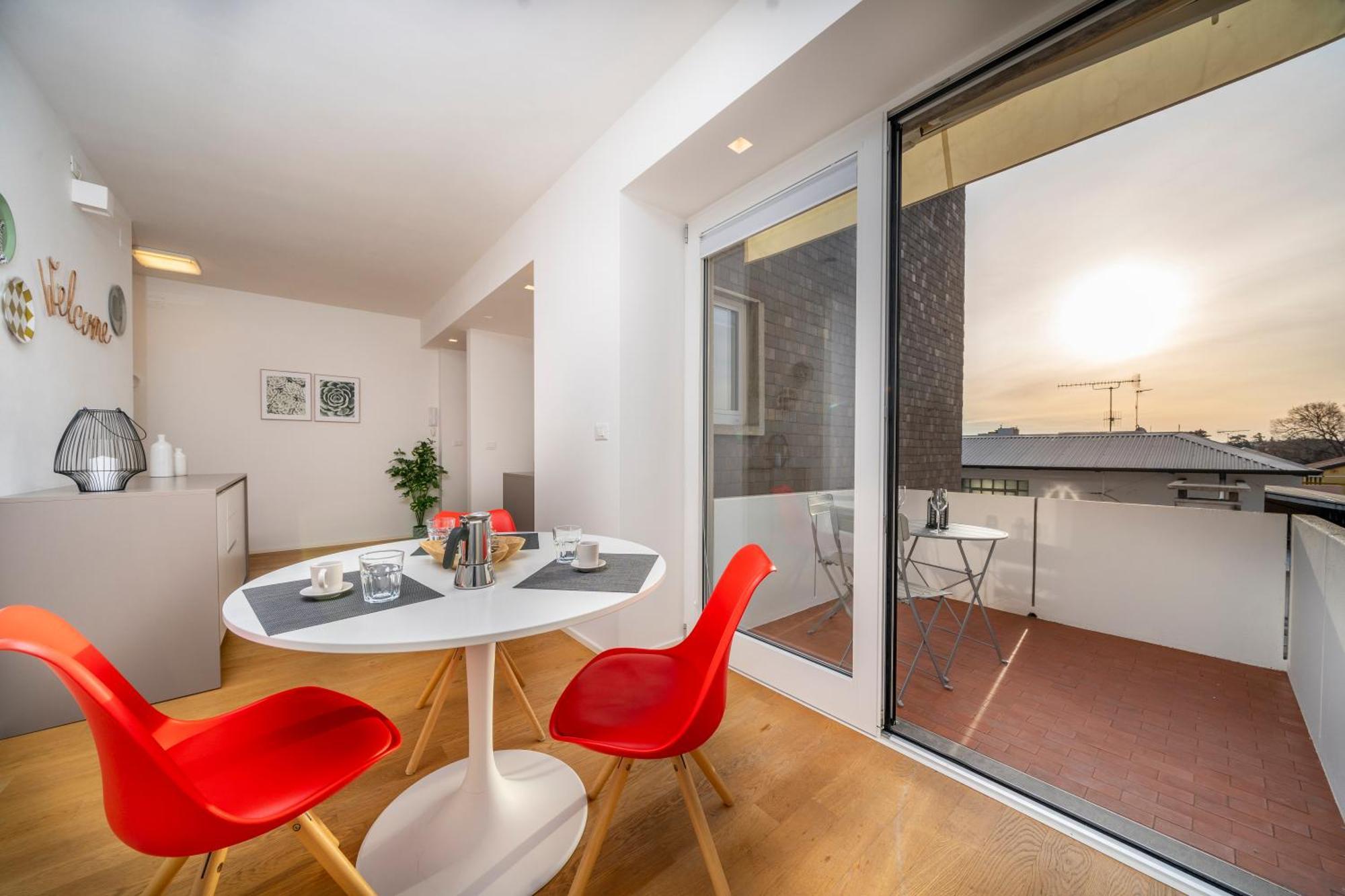 Cozy & Bright Apartment - W/ Balcony Údine Exterior foto
