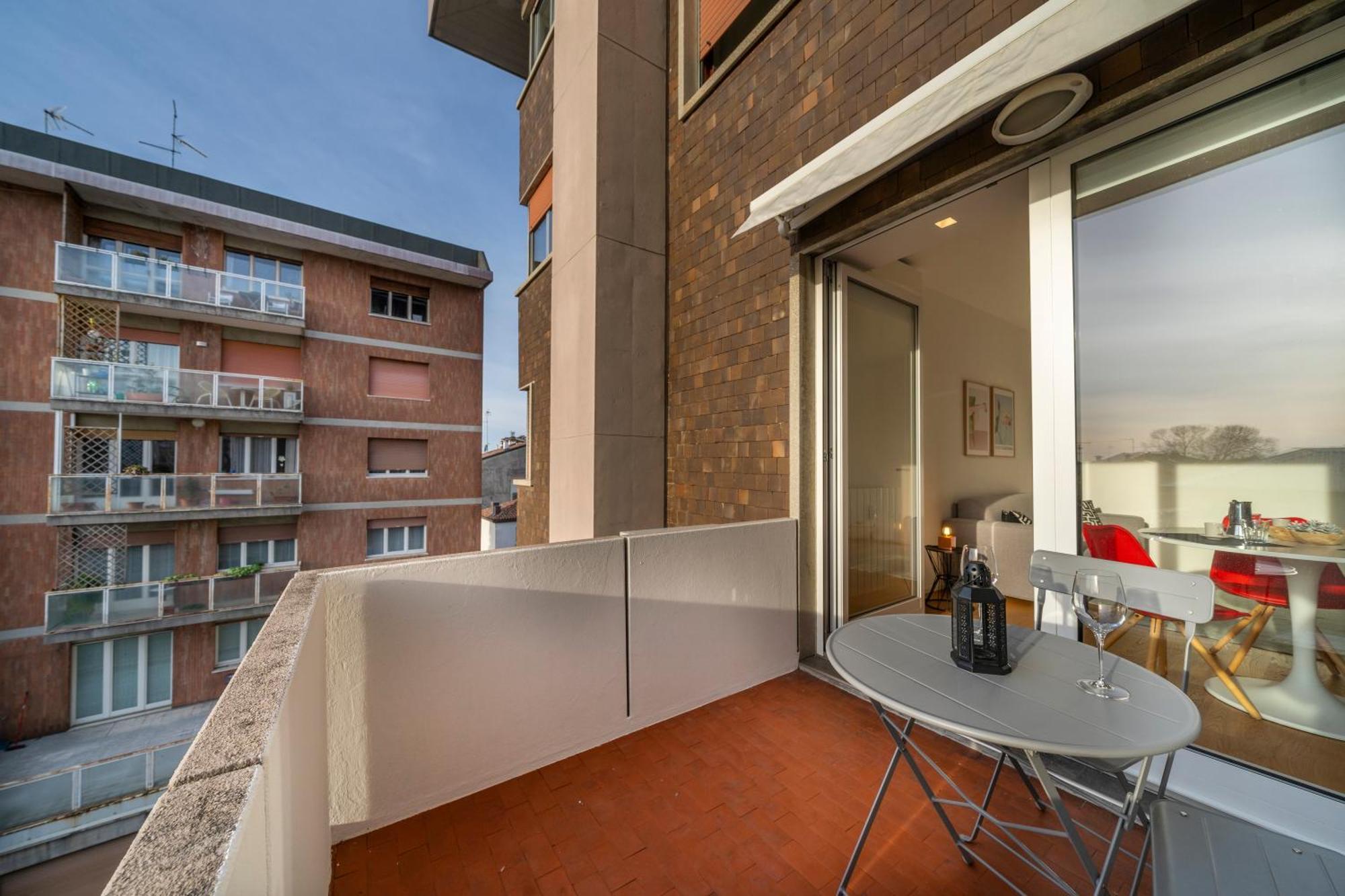 Cozy & Bright Apartment - W/ Balcony Údine Exterior foto
