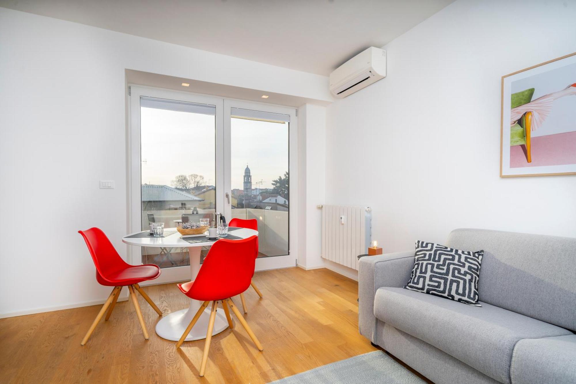 Cozy & Bright Apartment - W/ Balcony Údine Exterior foto