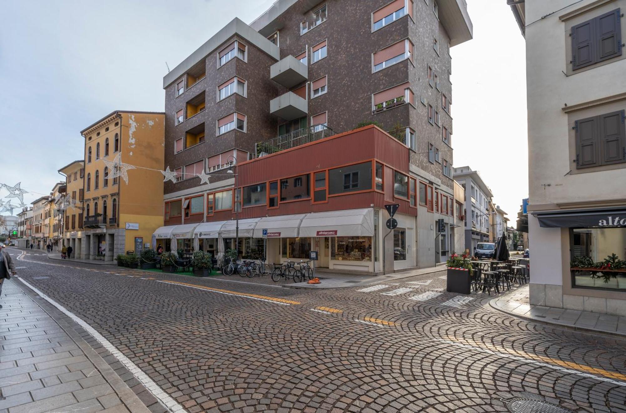 Cozy & Bright Apartment - W/ Balcony Údine Exterior foto